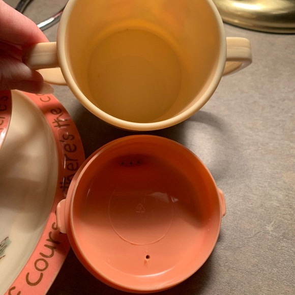 Classic Winnie the Pooh plastic plate, bowl and sippy cup - Picture 9 of 16